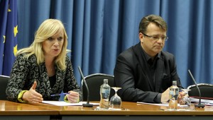 ZÁZNAM: Núdzový stav zatiaľ nebude, na rade je plán B