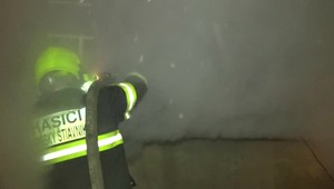 Rodina s deťmi z večera do rána prišla o všetko. Strechu nad hlavou im vzal obrovský požiar