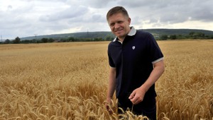 15 položiek druhého balíčka: Fico sľúbil aj príspevok na dovolenku