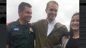 Muž chcel pobozkať ulovenú rybu, skočila mu do hrdla a takmer ho zadusila