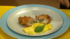 Roláda plnená ricottou, tirolskou slaninou a čerstvým špenátom