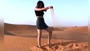 V Saudskej Arábii zatkli ženu pre minisukňu. Mnohí ju dokonca prekliali