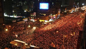Za odvolanie prezidentky protestuje v uliciach cez milión ľudí