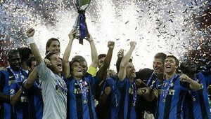 Inter Miláno úspešne obhájil taliansky titul vďaka zaváhaniu AC