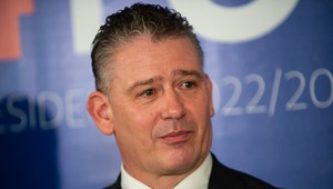 Mikulec po kauze s previerkou stráca aj posledných verných