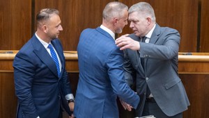 V Hlas-SD sme otvorení diskusii o zmrazení platov poslancov, uviedol Šutaj Eštok