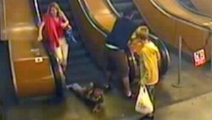 Eskalátor amputoval 6-ročnému chlapcovi prsty na nohe