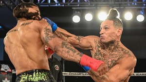 Trojsekundový zápas s brutálnym KO v boxe bez rukavíc