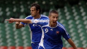 Slováci už v Anglicku, privítalo ich zamračené počasie