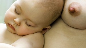 Čerstvým mamičkám masírujú prsníky. Muži...