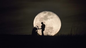 Náhodní okoloidúci uvideli Mesiac ako ešte nikdy predtým