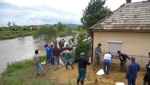 Povodne občanov spojili i rozdelili