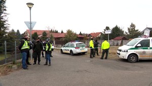 Kauza okolo ponižovania 11- ročného dievčatka pokračuje. Protestovali pred domom údajnej útočníčky