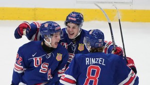 Švédi pred domácim fanúšikmi neuspeli, majstri sveta do 20 rokov sú hokejisti USA