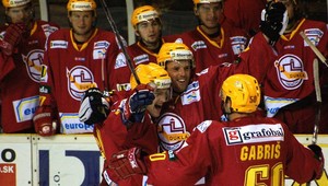 V KHL v sobotu dva góly oslávenca Lintnera