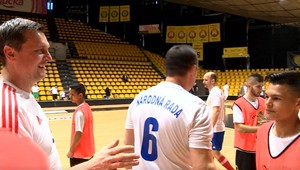 Politici z parlamentu nastúpili v zápase proti mladým Rómom