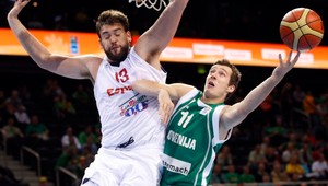 Španieli suverénne do semifinále ME