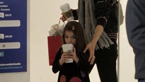 Malá dcéra Toma Cruisa: Suri sa dopuje kofeínom...