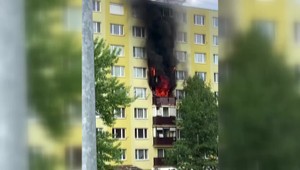 Pri ničivom požiari zomrela 77-ročná dôchodkyňa. Plamene narobili ťažkosti aj ďalším rodinám