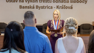 Svoje „áno“ si povedali za mrežami. Mladý pár sa zosobášil vo väznici