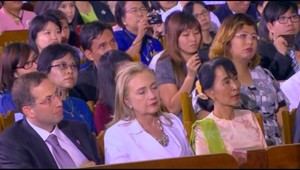 Hillary Clintonová zaspala počas prejavu prezidenta!