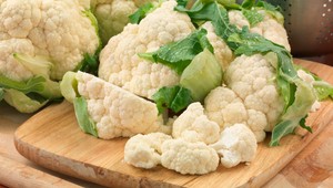 Tak to tu ešte nebolo! Upečte karfiol týmto štýlom