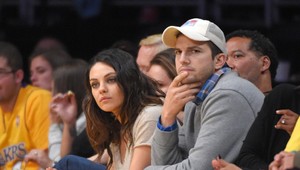 Je to chlapec! Mila Kunis porodila Ashtonovi Kutcherovi druhé dieťa