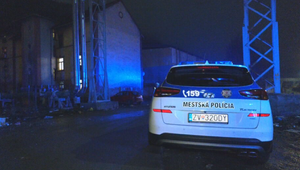 Najprv sa ozvala silná rana a krik. Hasiči našli v byte dvojicu s popáleninami