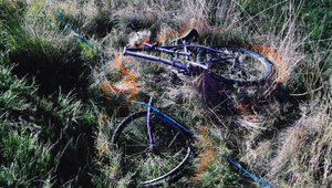 Po zrážke v Krupine vyhasol život 40-ročného cyklistu. Nemal prilbu ani reflexné prvky