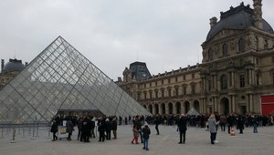 V Paríži hrozia záplavy. Uzatvorili už časť Louvre a doprava kolabuje
