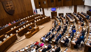 Mimoriadnu schôdzu NR SR neotvorili, v pléne chýbali aj poslanci OĽaNO a priatelia