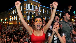 Španieli zabudli na ekonomickú krízu, takto oslavujú triumf!