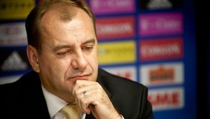 Proti Slovinsku na víťazstvo, v nominácii Karhan i Hološko