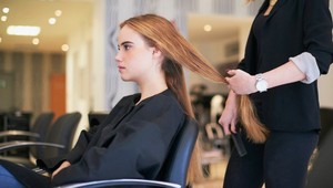 Beach waves sú späť, ale nosia sa úplne inak: Pozrite sa, ako svedčia celebritám