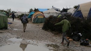 Džungľa plná migrantov mala byť minulosťou, desiatky zostávajú v tábore