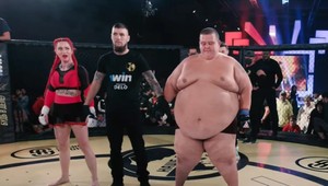 Bizarný MMA zápas: Ruska zmlátila o 176 kíl ťažšieho chlapa