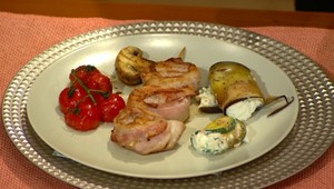 Špízy z bravčovej panenky, grilovaná cuketa a baklažán s riccottou