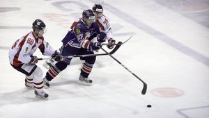 Extraliga je HUSTÁ - Bystrica hore, Trenčín dole...