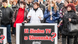 Zamestnanci ako živý štít? Majiteľ firmy hrozí im aj vláde prepúšťaním