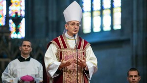 Adopcia homosexuálmi. Arcibiskup Zvolenský poslal Britom list