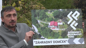 Pozemkový fond vyhlásil vojnu majiteľom ovocných sadov. Namiesto záhradných domčekov postavili rodinný dom