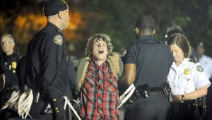 Boj proti boháčom sa šíri. Polícia zatýka vo veľkom!