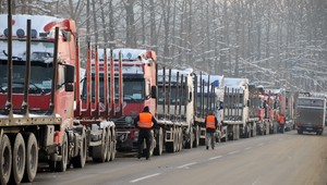 Kamióny už blokujú cesty