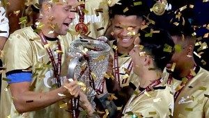 Ťažký ruský pohár! Kapitán víťazného tímu rozbil trofej