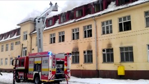 Požiar v Bytči. S požiarom bojovali desiatky hasičov