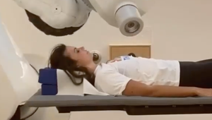 Moderátorka v poslednom štádiu rakoviny: Láme mi srdce, že neuvidím ako sa z môjho syna stane otec!