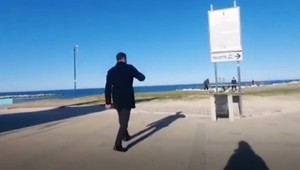 Totálne vytočení talianski starostovia, ktorí posielajú ľudí na ulici domov