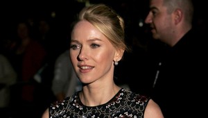 Naomi Watts v remaku filmu Vtáci