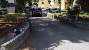 Po zrážke s autom prišiel o život 80-ročný chodec. Podľa vodičky ležal na ceste ešte pred nárazom