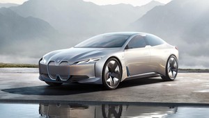 Elektrické BMW i4 má mať výkon osemvalca: Toto video vás jednoducho musí uspokojiť